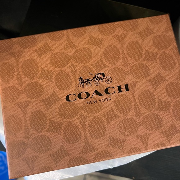 Coach Strawberry Signature Wristlet | NWT |Canvas w/ Box & Dust Bag - Picture 7 of 11